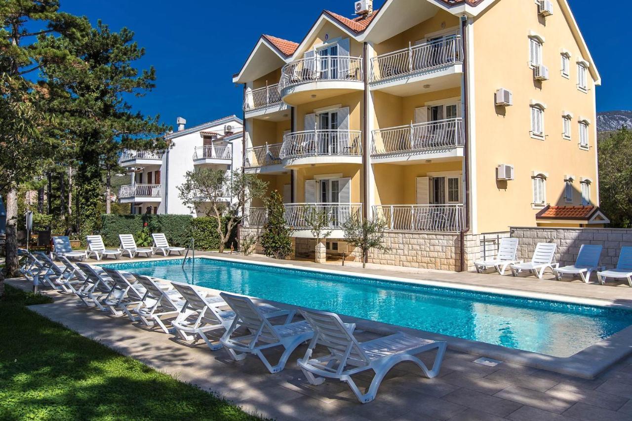 Apartments With A Swimming Pool Jadranovo, Crikvenica - 3238 Bagian luar foto